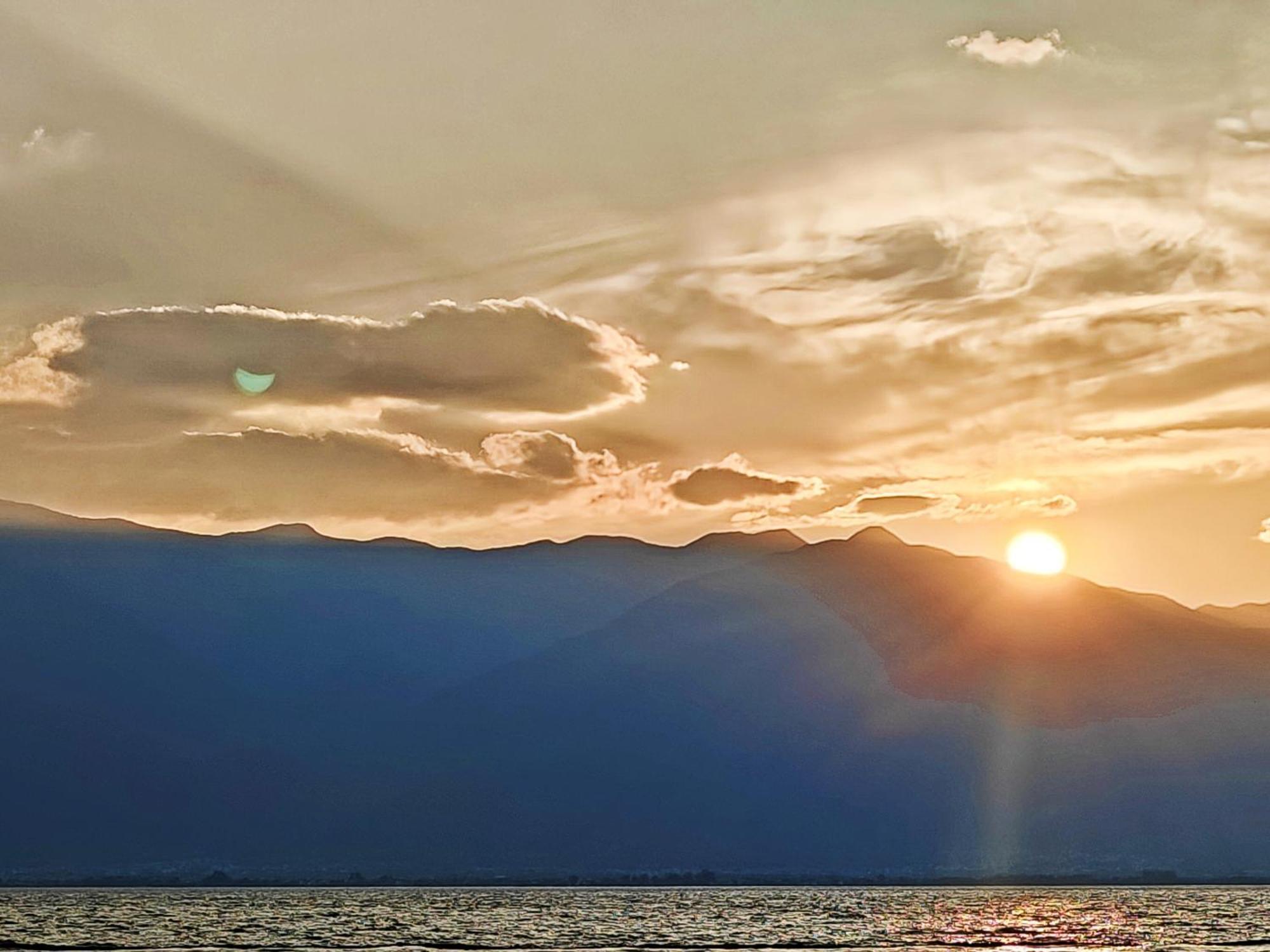 Dali Oriental Seaview Hotel -Dali Erhai エクステリア 写真
